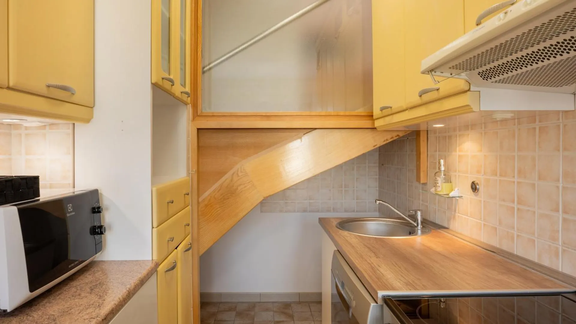 Apartment Rooftop Li -New, Modern, City Center Split