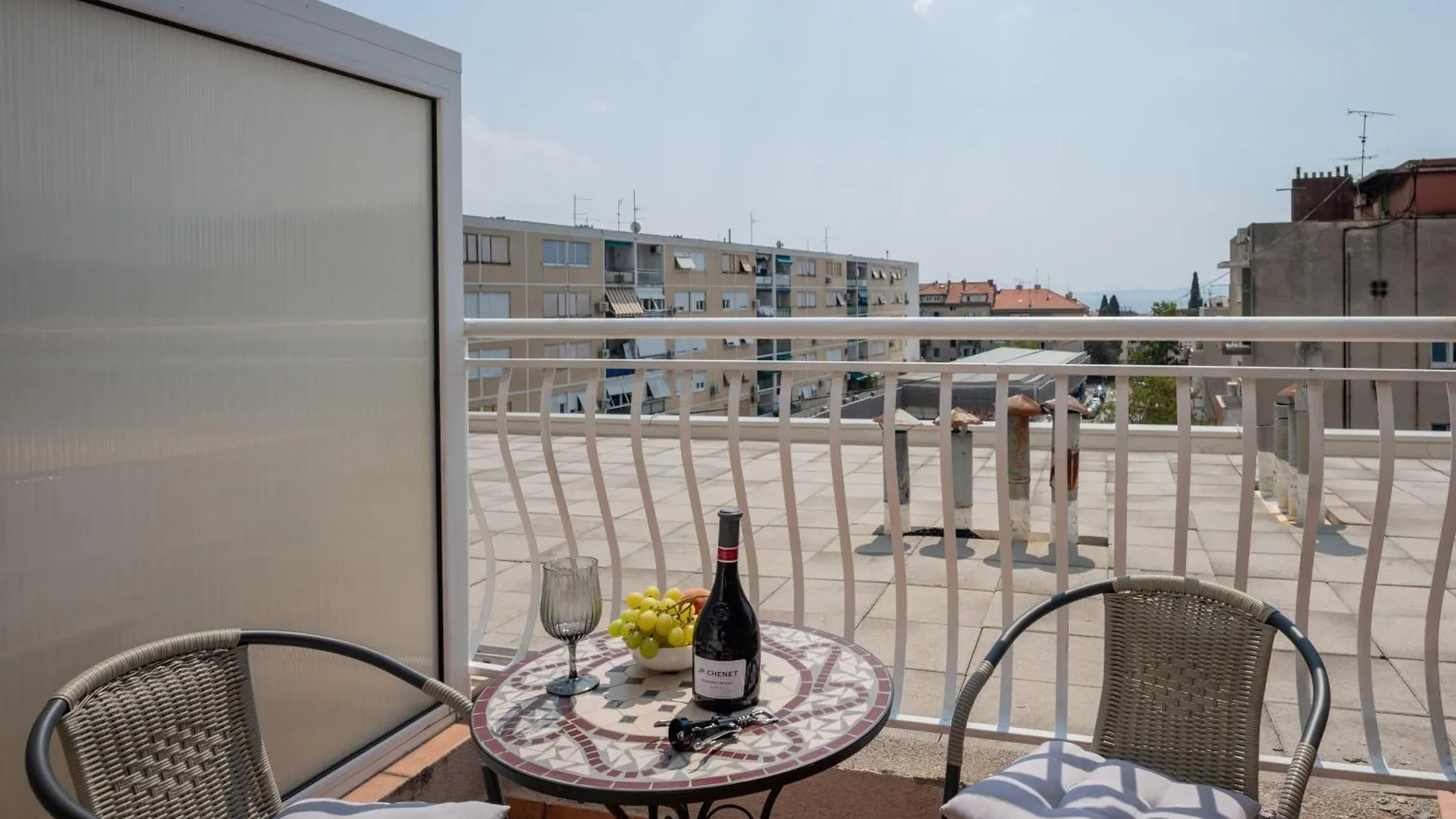 Apartment Rooftop Li -New, Modern, City Center Split