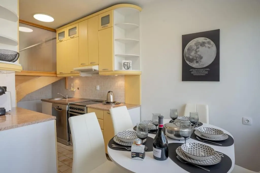 Apartment Rooftop Li -New, Modern, City Center Split