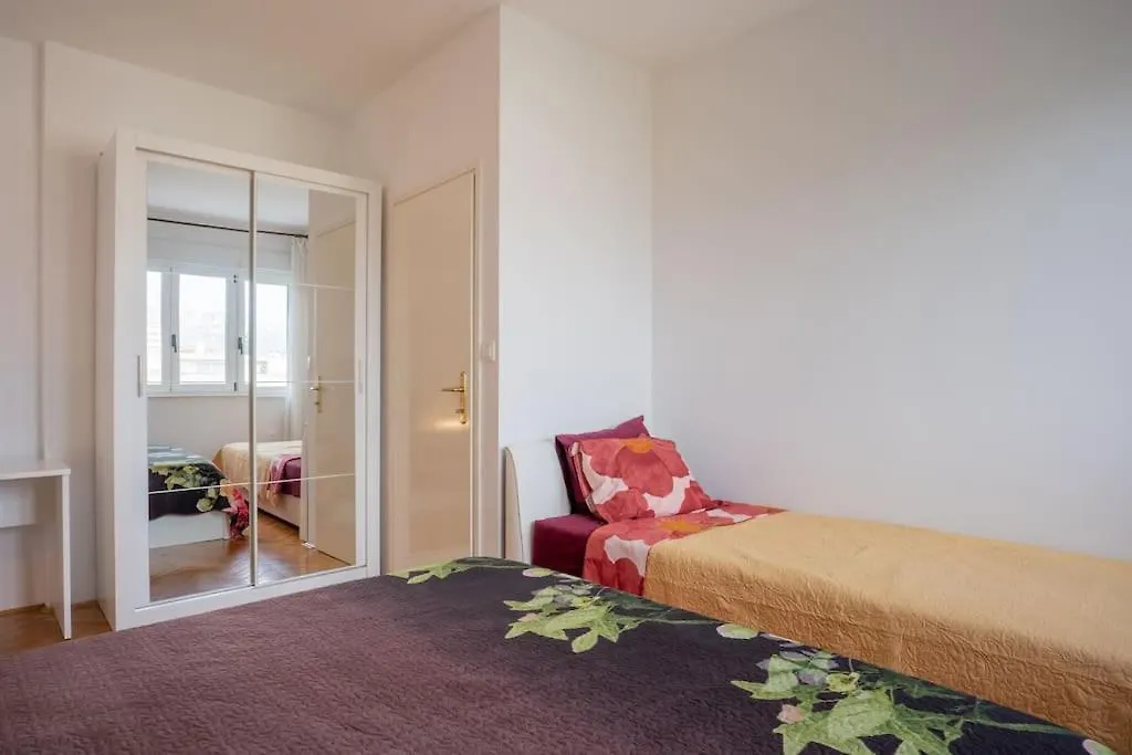 Apartment Rooftop Li -New, Modern, City Center Split