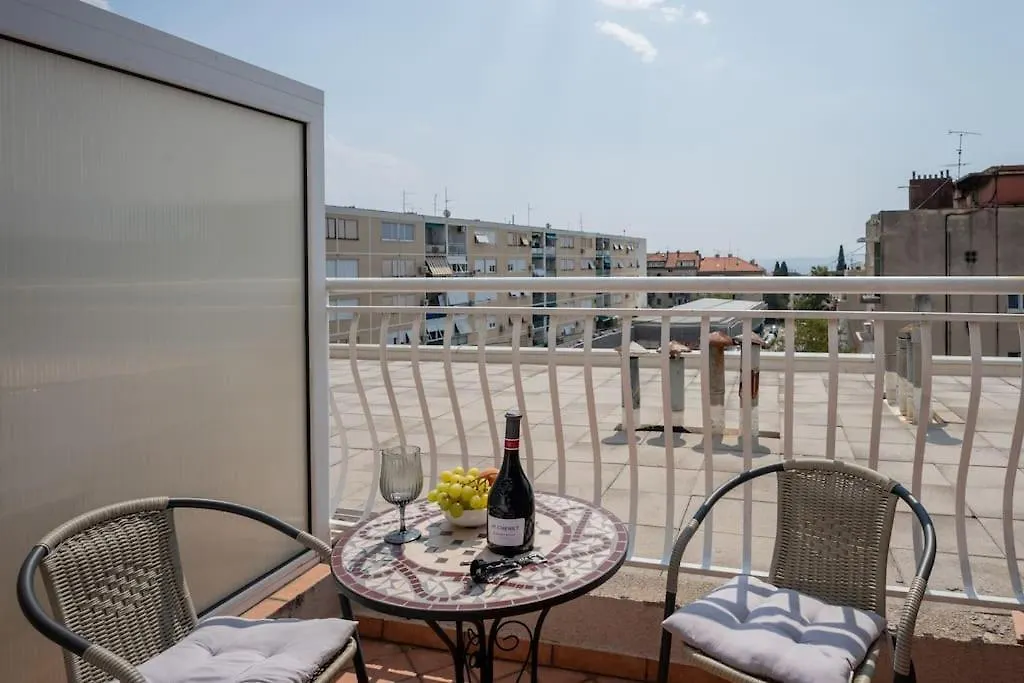 Apartment Rooftop Li -New, Modern, City Center Split Croatia