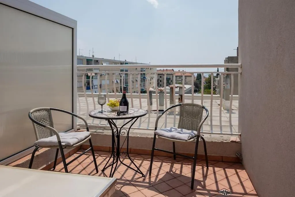 Apartment Rooftop Li -New, Modern, City Center Split