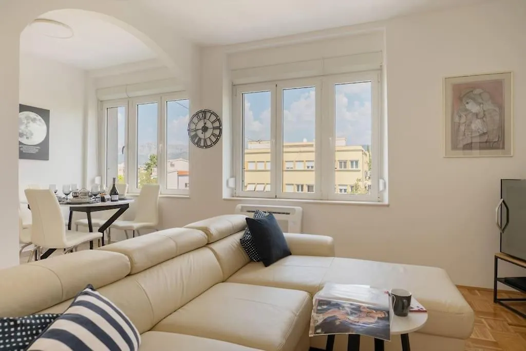 Rooftop Li -New, Modern, City Center location